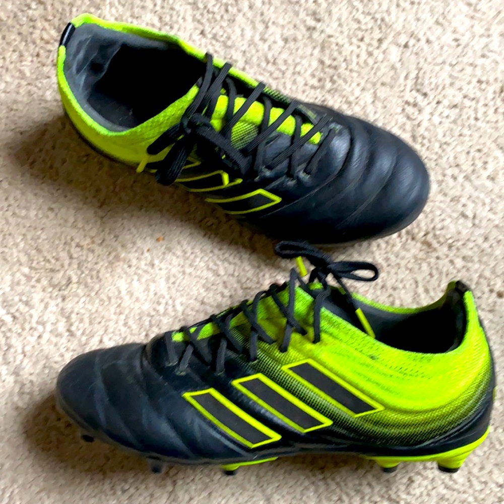 Adidas soccer cleats excellent condition 3.5